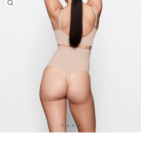 SKIMS SCULPTING THONG HIGH WAIST - Picture 2 of 4
